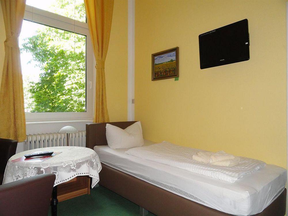 Hotel Pension Fischer am Kudamm Berlin Exterior foto
