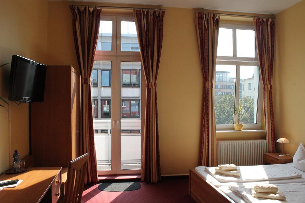Hotel Pension Fischer am Kudamm Berlin Zimmer foto