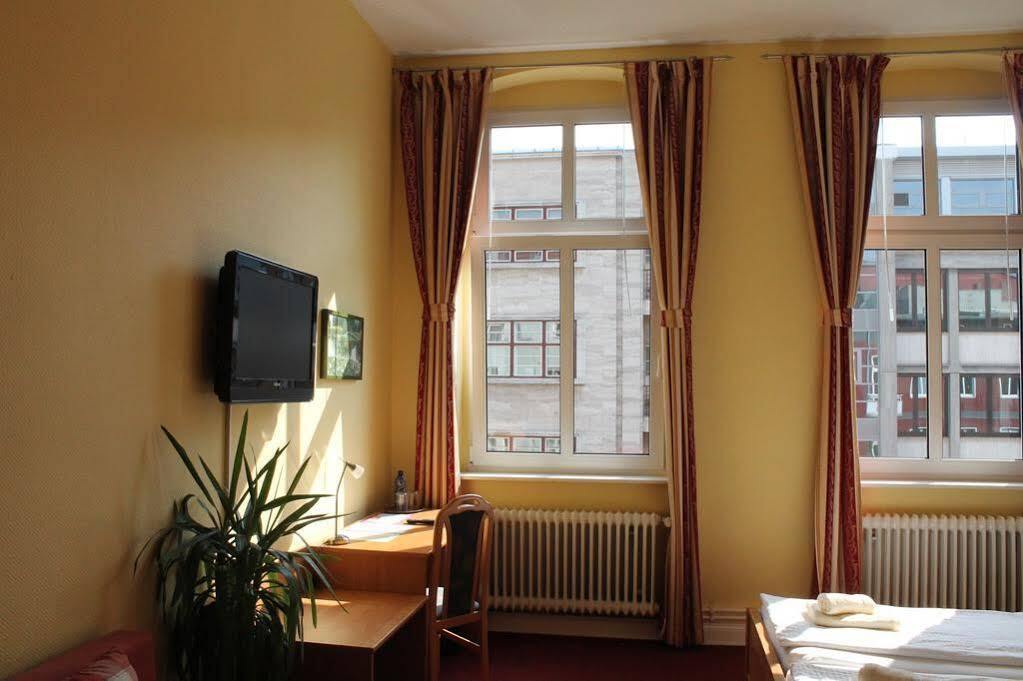 Hotel Pension Fischer am Kudamm Berlin Exterior foto